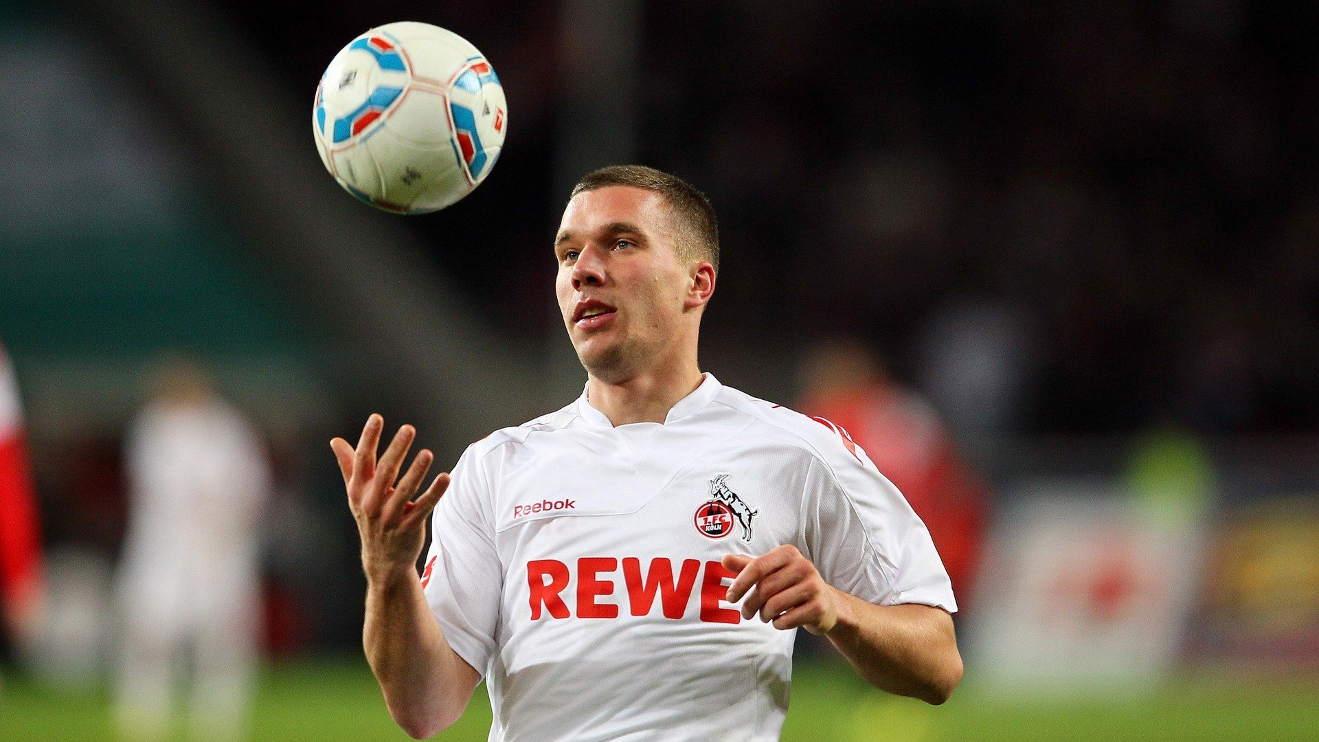 kaiyun官方-波尔图列队欢迎热刺，一场超越胜负的风度盛宴，波尔图列队致敬热刺，超越胜负的足坛风度盛宴